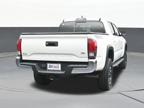 Used 2018 Toyota Tacoma TRD Off-Road AWD/4WD image 12