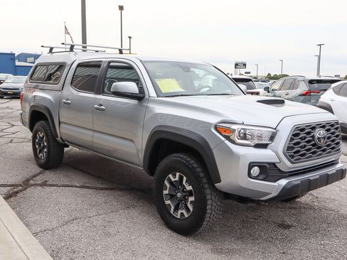 Used 2022 Toyota Tacoma TRD Off-Road image 3