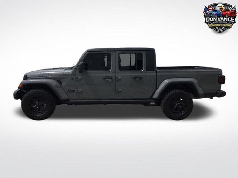 Used 2023 Jeep Gladiator Sport AWD/4WD image 2