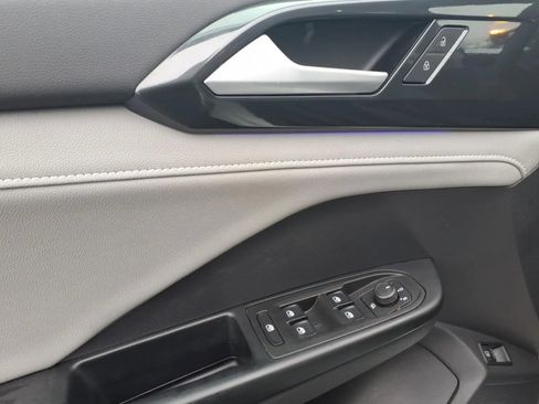 Used 2022 Volkswagen Taos SEL w/ Panoramic Sunroof Package image 25