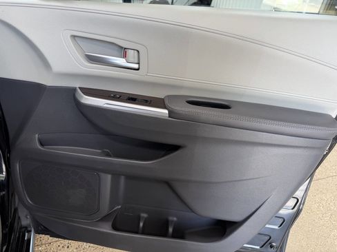 Used 2022 Toyota Sienna XLE AWD/4WD image 27