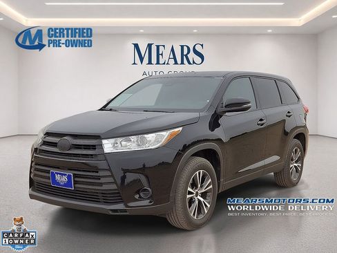 Used 2019 Toyota Highlander LE FWD image 1