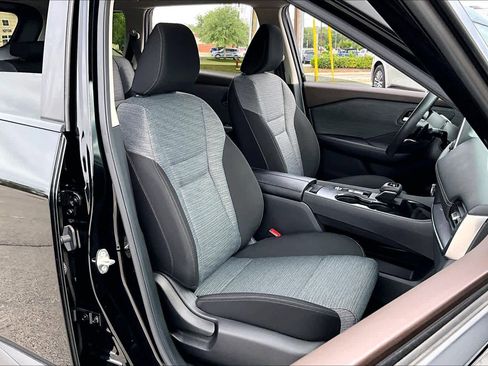 Certified 2023 Nissan Rogue SV image 9