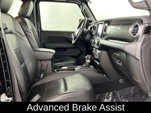 Used 2019 Jeep Wrangler Unlimited Sahara image 18