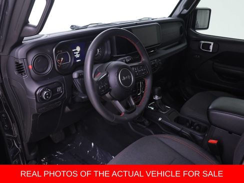 Used 2024 Jeep Gladiator Rubicon w/ Technology Group AWD/4WD image 3