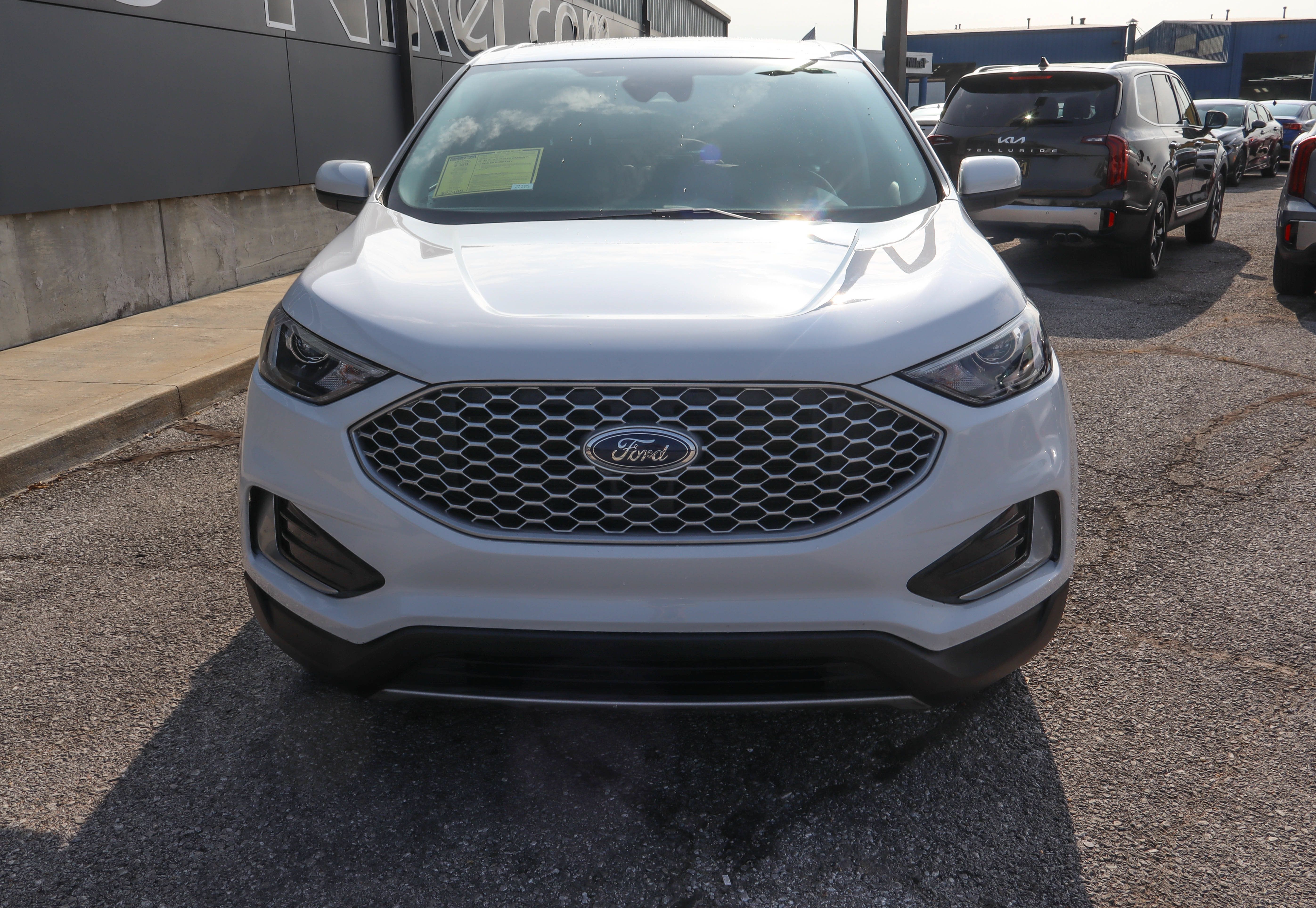Used 2024 Ford Edge SEL AWD/4WD image 2