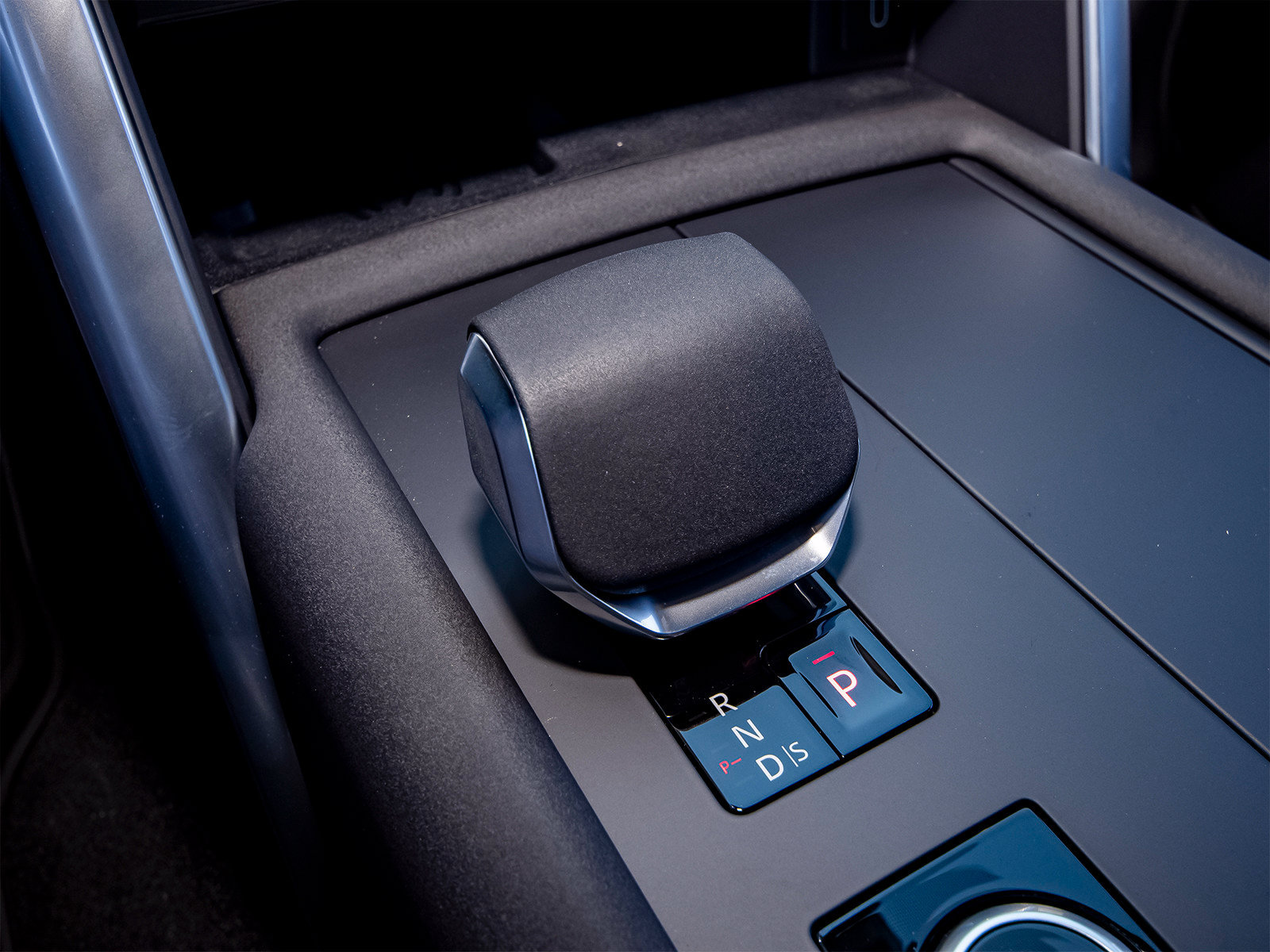 New 2026 Land Rover Discovery Limited Edition AWD/4WD image 28