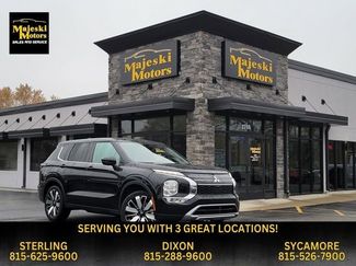 Used 2025 Mitsubishi Outlander SE video 1