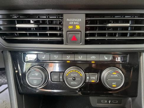 Certified 2022 Volkswagen Jetta SE image 16