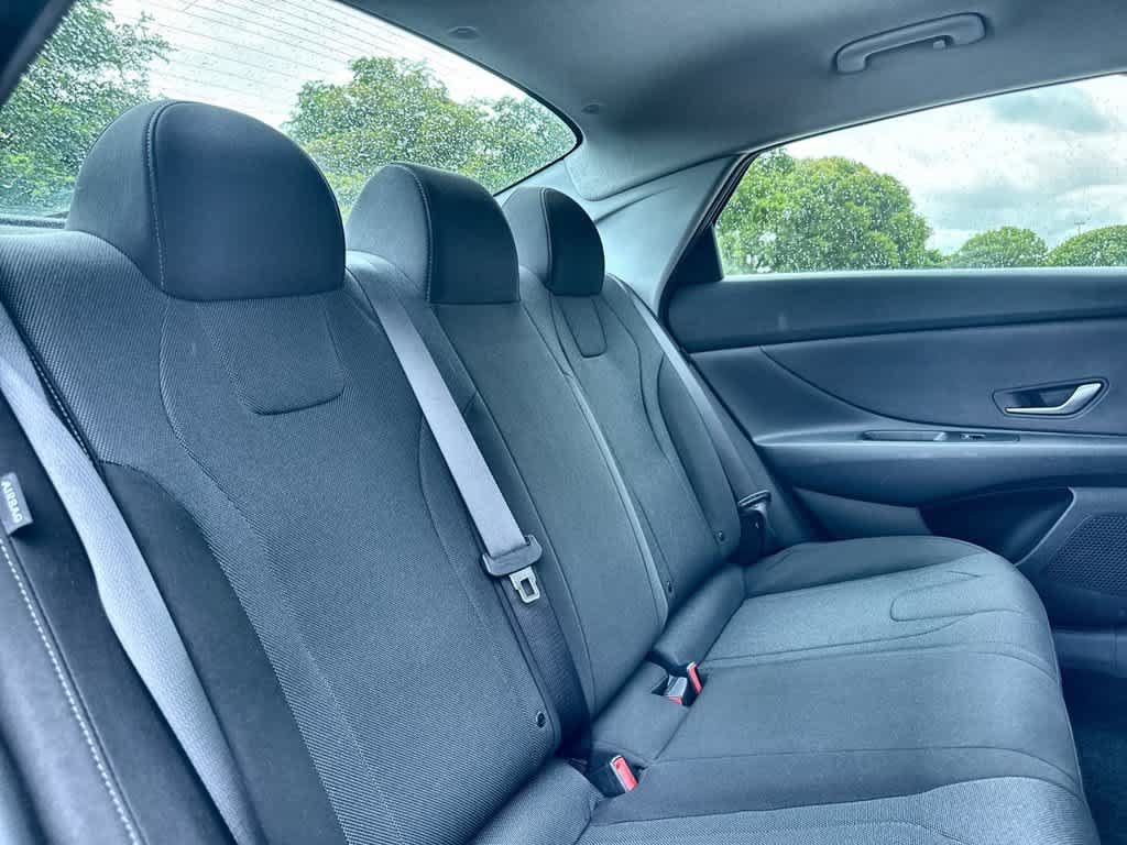 Used 2025 Hyundai Elantra SE FWD image 26