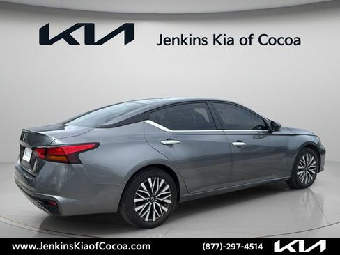 Used 2025 Nissan Altima 2.5 SV FWD image 4