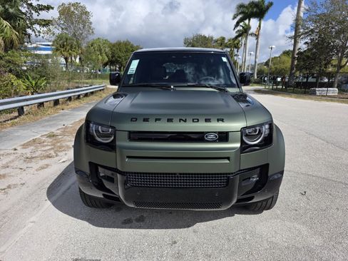 New 2026 Land Rover Defender 110 X-Dynamic SE image 8