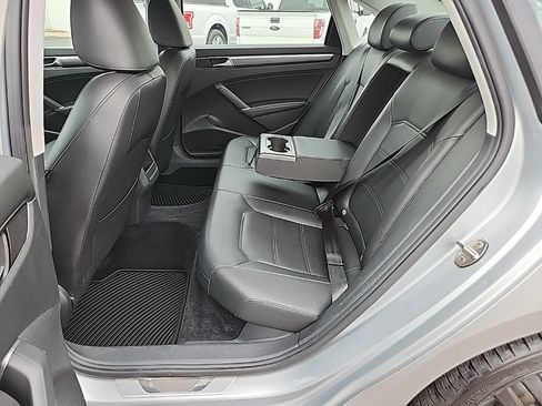 Used 2018 Volkswagen Passat 2.0T R-Line FWD image 26