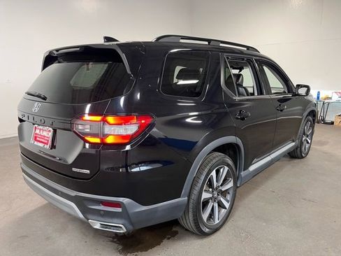 Used 2023 Honda Pilot Touring image 3