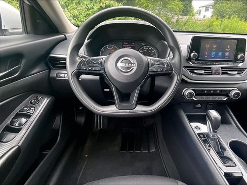 Used 2023 Nissan Altima 2.5 S FWD image 17