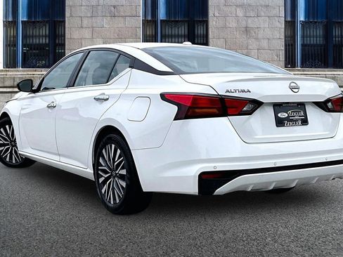 Used 2025 Nissan Altima 2.5 SV FWD image 10
