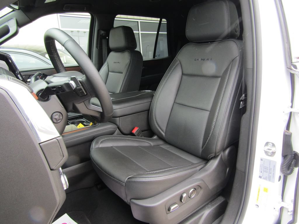 Used 2025 GMC Yukon Denali AWD/4WD image 24
