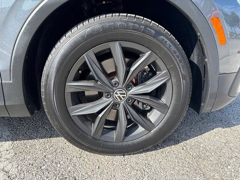 Used 2024 Volkswagen Tiguan SE AWD/4WD image 40