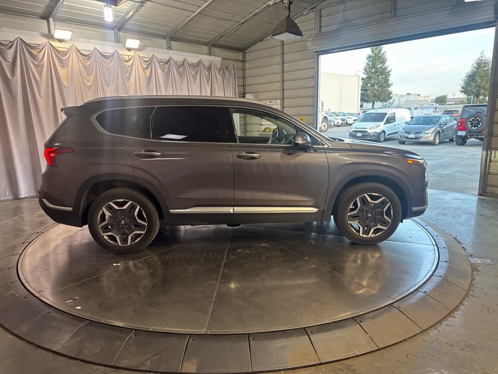 Used 2021 Hyundai Santa Fe Limited AWD/4WD image 3