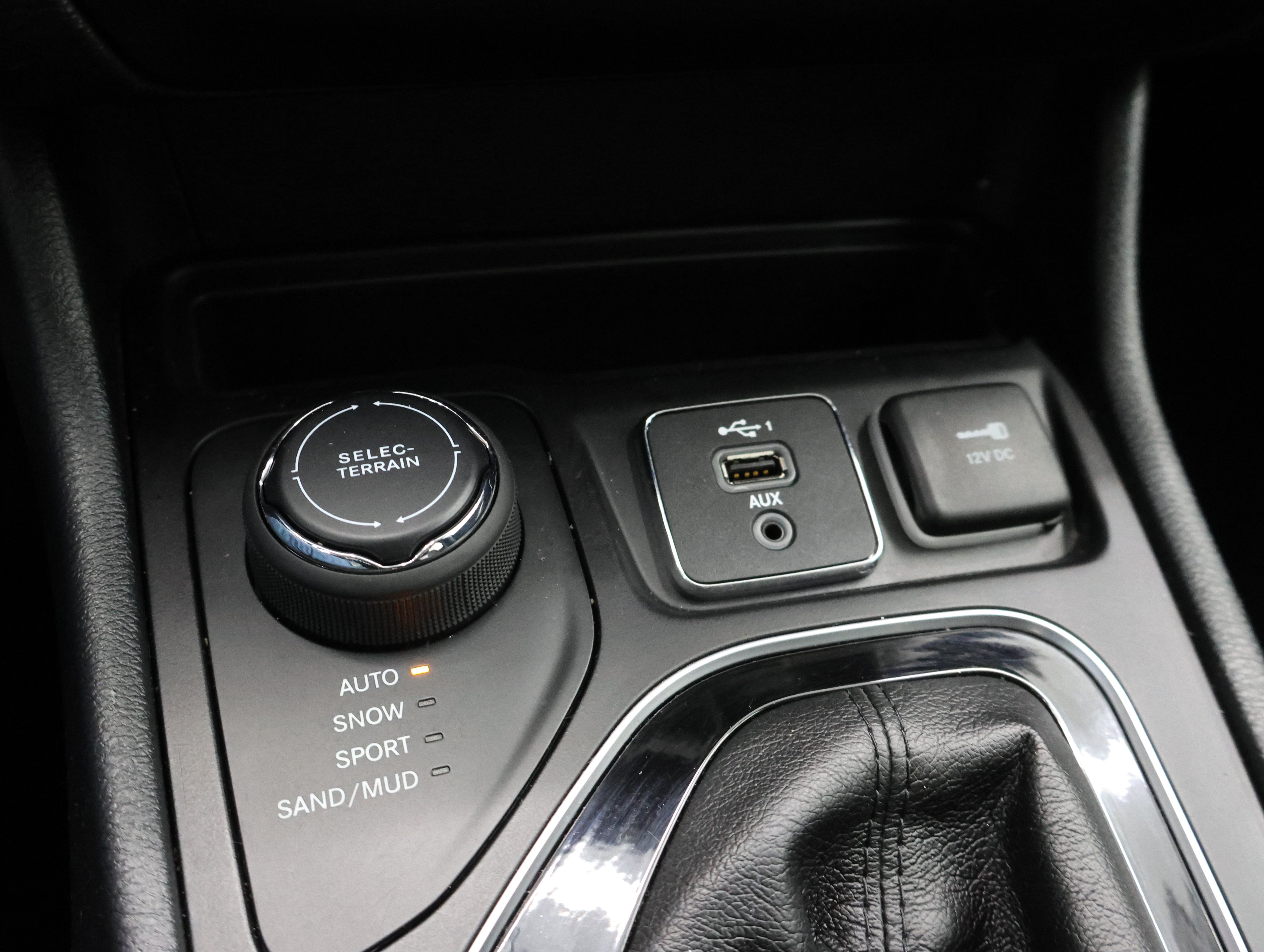 Used 2019 Jeep Cherokee Limited w/ Trailer Tow Group AWD/4WD image 43