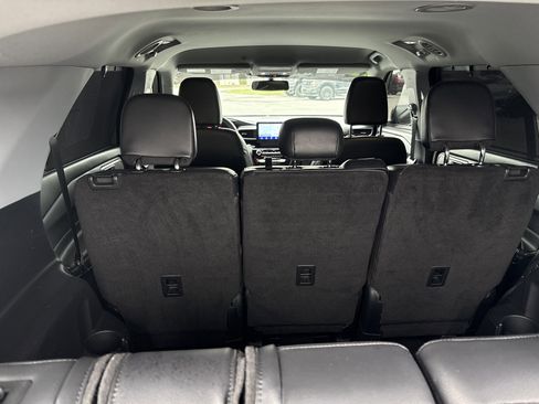 Certified 2023 Ford Explorer Limited AWD/4WD image 7