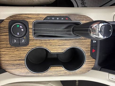 Used 2019 GMC Acadia Denali w/ Technology Package FWD image 29
