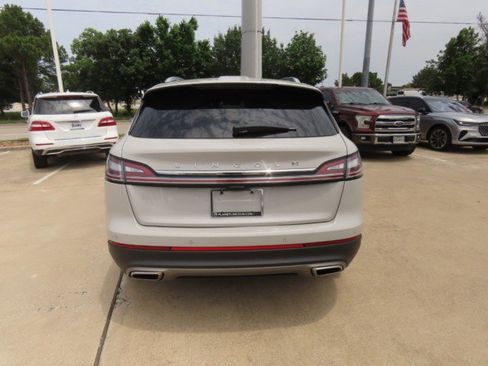 Certified 2022 Lincoln Nautilus Reserve FWD image 11