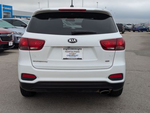 Used 2019 Kia Sorento L image 4