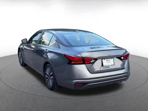 Used 2025 Nissan Altima 2.5 SV FWD image 10