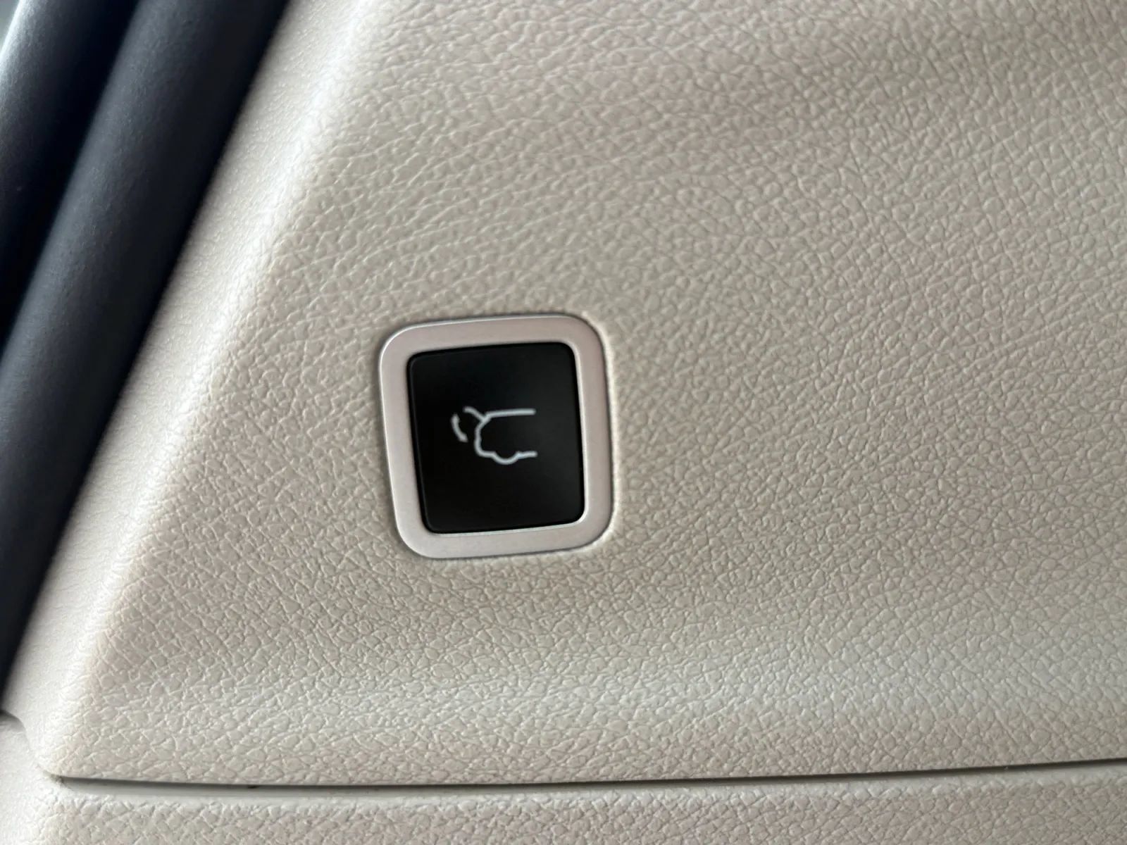 Used 2023 Chrysler Pacifica Touring-L FWD image 12