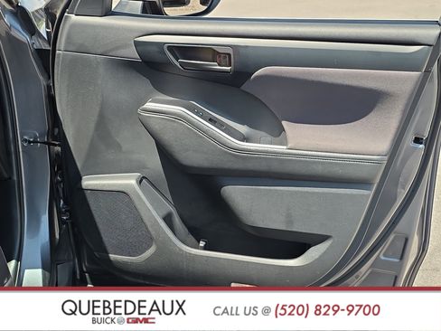 Used 2023 Toyota Highlander LE FWD image 29