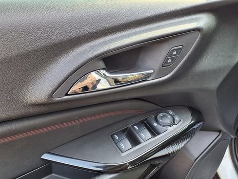 Used 2025 Chevrolet Trax RS w/ Sunroof Package FWD image 19