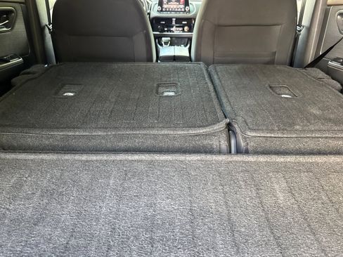 Certified 2022 Nissan Rogue SV image 17