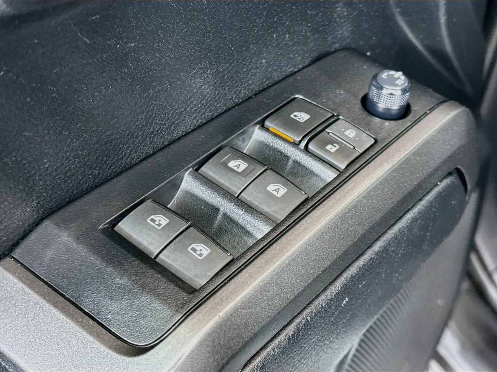 Used 2021 Toyota Tacoma TRD Off-Road AWD/4WD image 18