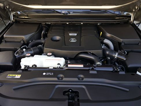 Used 2024 Lexus GX 550 w/ Accessory Package (Z1) image 29