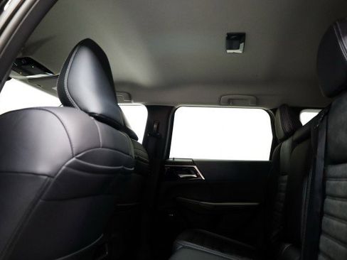 New 2025 Mitsubishi Outlander SE image 19