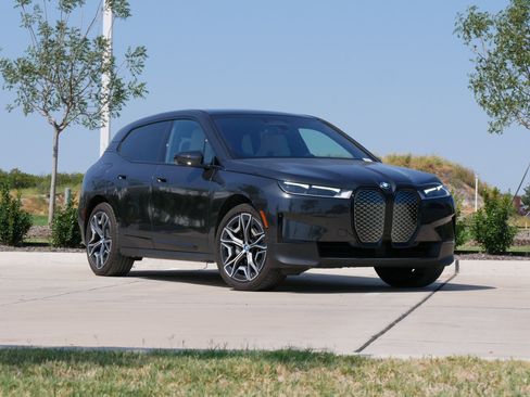 Certified 2024 BMW iX xDrive50 w/ Premium Package AWD/4WD image 2