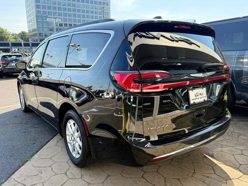 Used 2022 Chrysler Pacifica Touring-L FWD image 5
