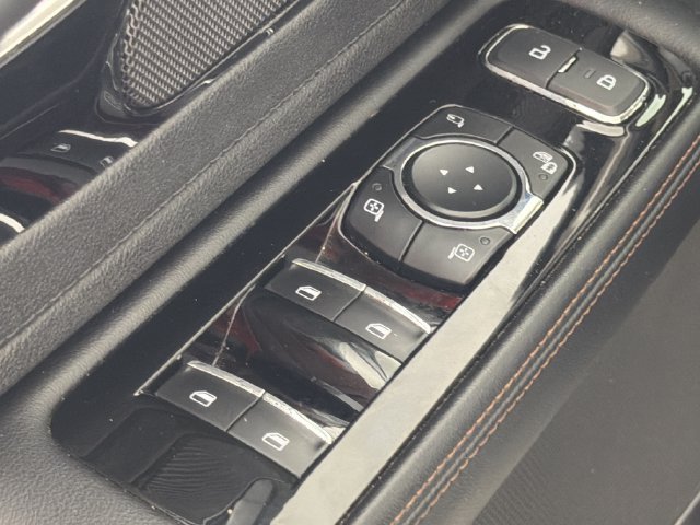 Used 2023 Lincoln Aviator AWD w/ Premium Package image 16