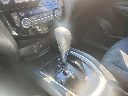 Used 2016 Nissan Rogue SV w/ SV Premium Package image 36