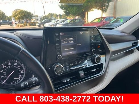 Used 2020 Toyota Highlander XLE FWD image 24