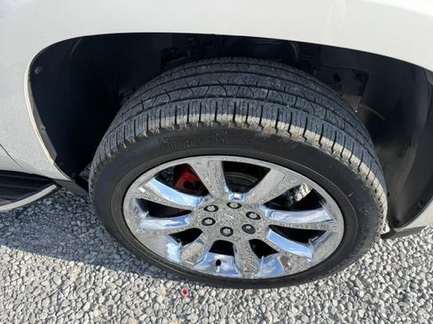 Used 2011 Chevrolet Avalanche LTZ RWD image 16