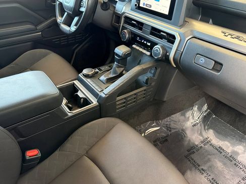 Certified 2024 Toyota Tacoma SR5 AWD/4WD image 19