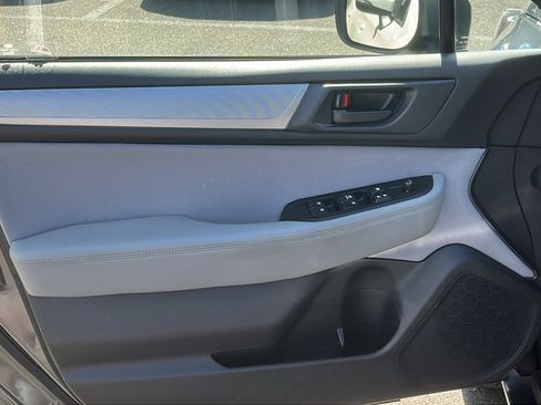 Used 2019 Subaru Outback 2.5i image 11