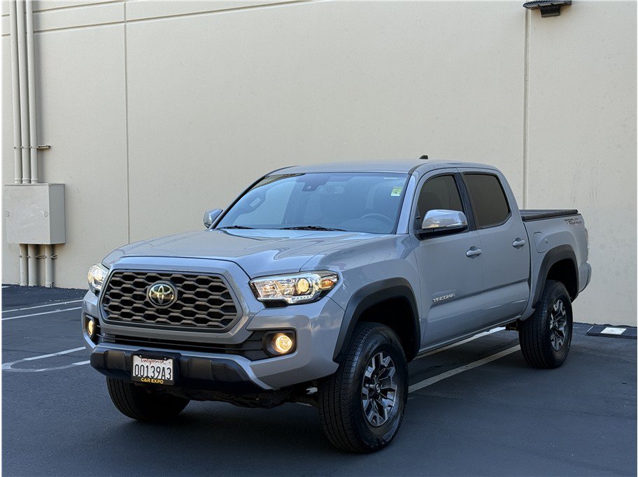 Used 2020 Toyota Tacoma TRD Off-Road w/ Technology Package RWD image 4