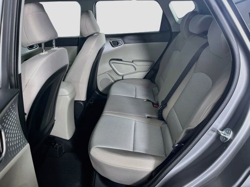 Used 2025 Kia Soul LX w/ LX Technology Package FWD image 26