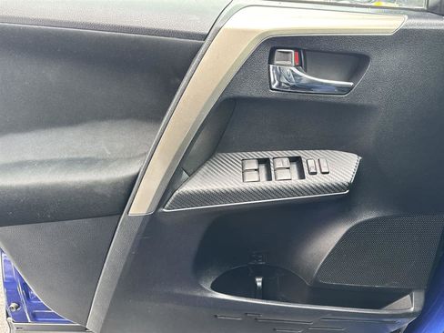 Used 2014 Toyota RAV4 XLE image 21