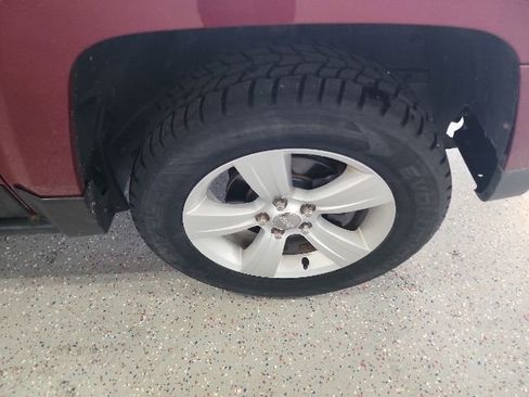Used 2017 Jeep Patriot Latitude AWD/4WD image 21