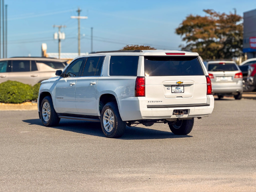 Used 2016 Chevrolet Suburban LT RWD image 5