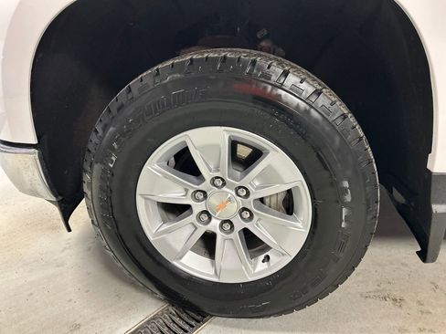 Used 2025 Chevrolet Silverado 1500 LT image 9